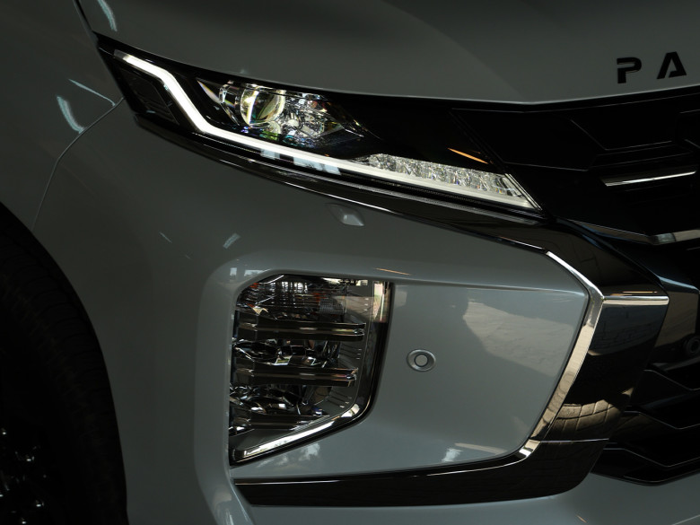 ПЕРЕДНІ LED-ФАРИ