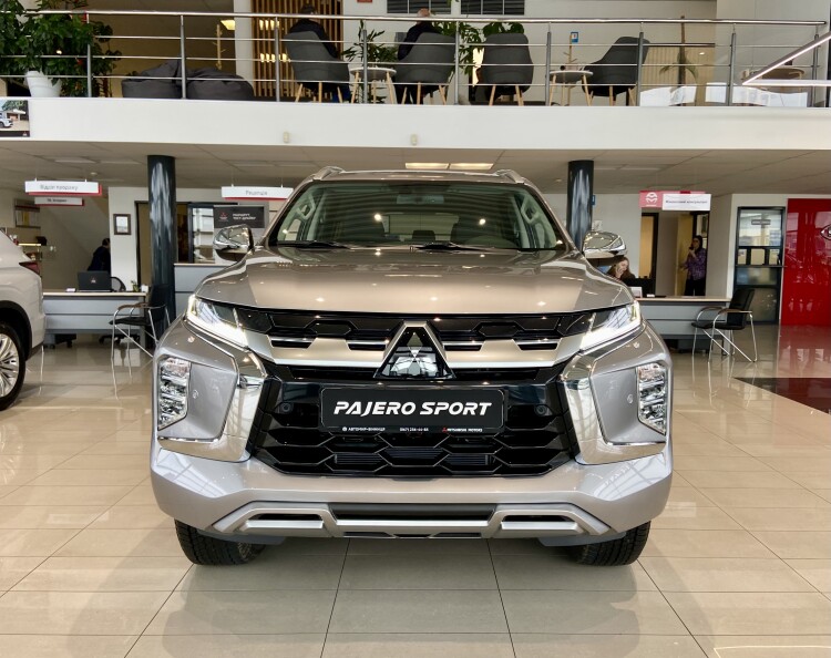 Pajero Sport ULTIMATE 3.0V6 8AT 4WD