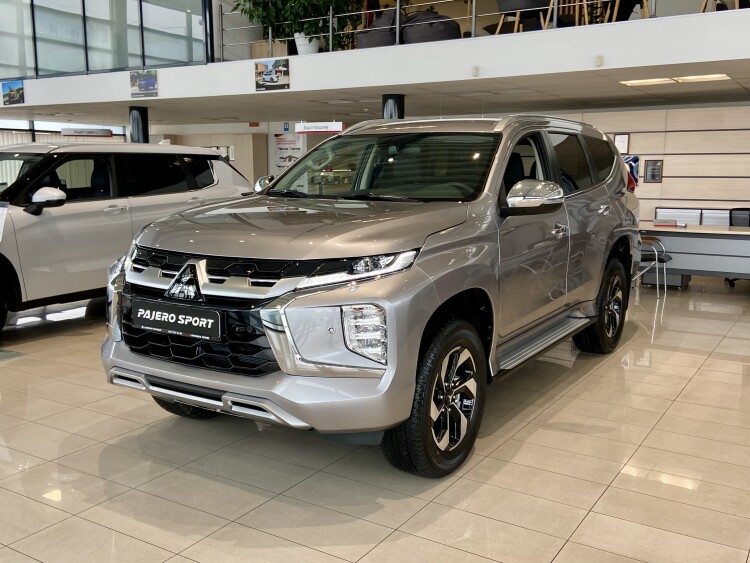 Pajero Sport ULTIMATE 3.0V6 8AT 4WD