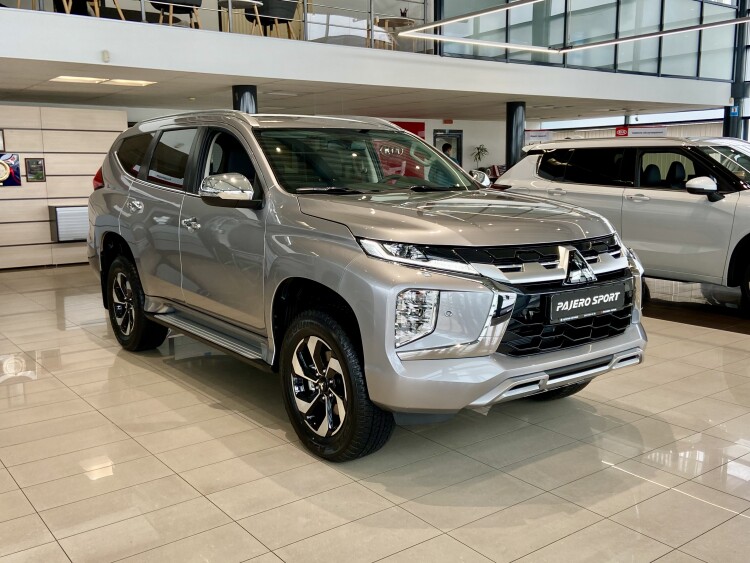 Pajero Sport ULTIMATE 3.0V6 8AT 4WD