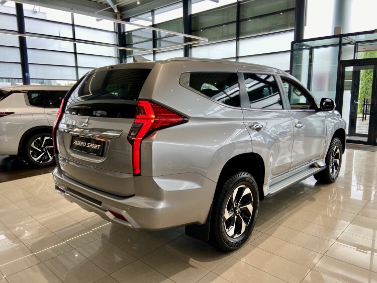 Pajero Sport ULTIMATE 3.0V6 8AT 4WD